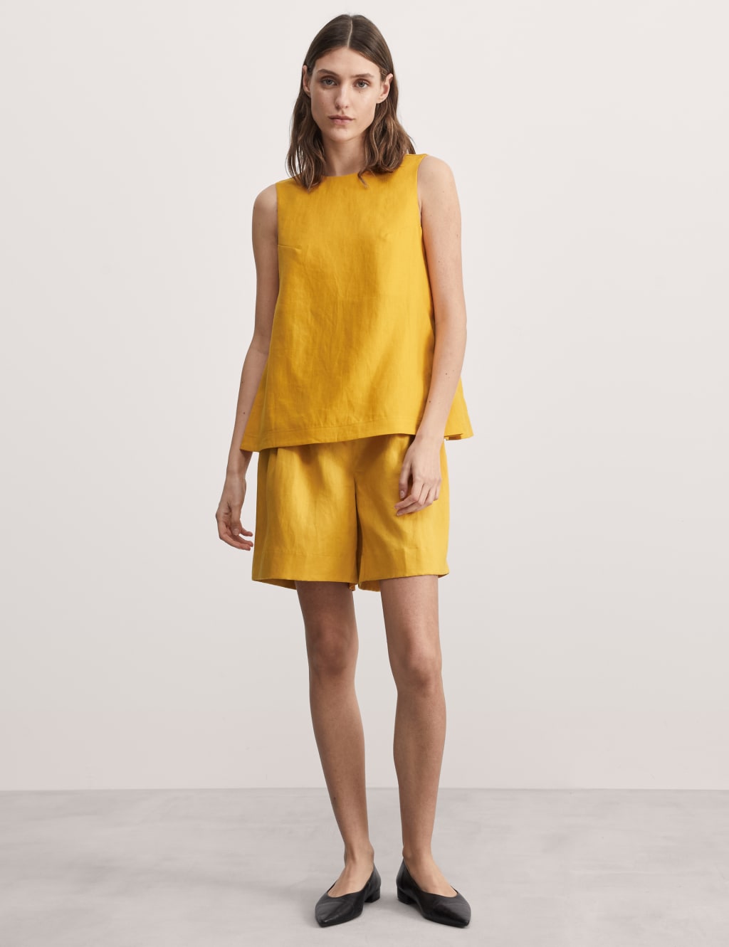 Pure Linen High Waisted Shorts 3 of 6