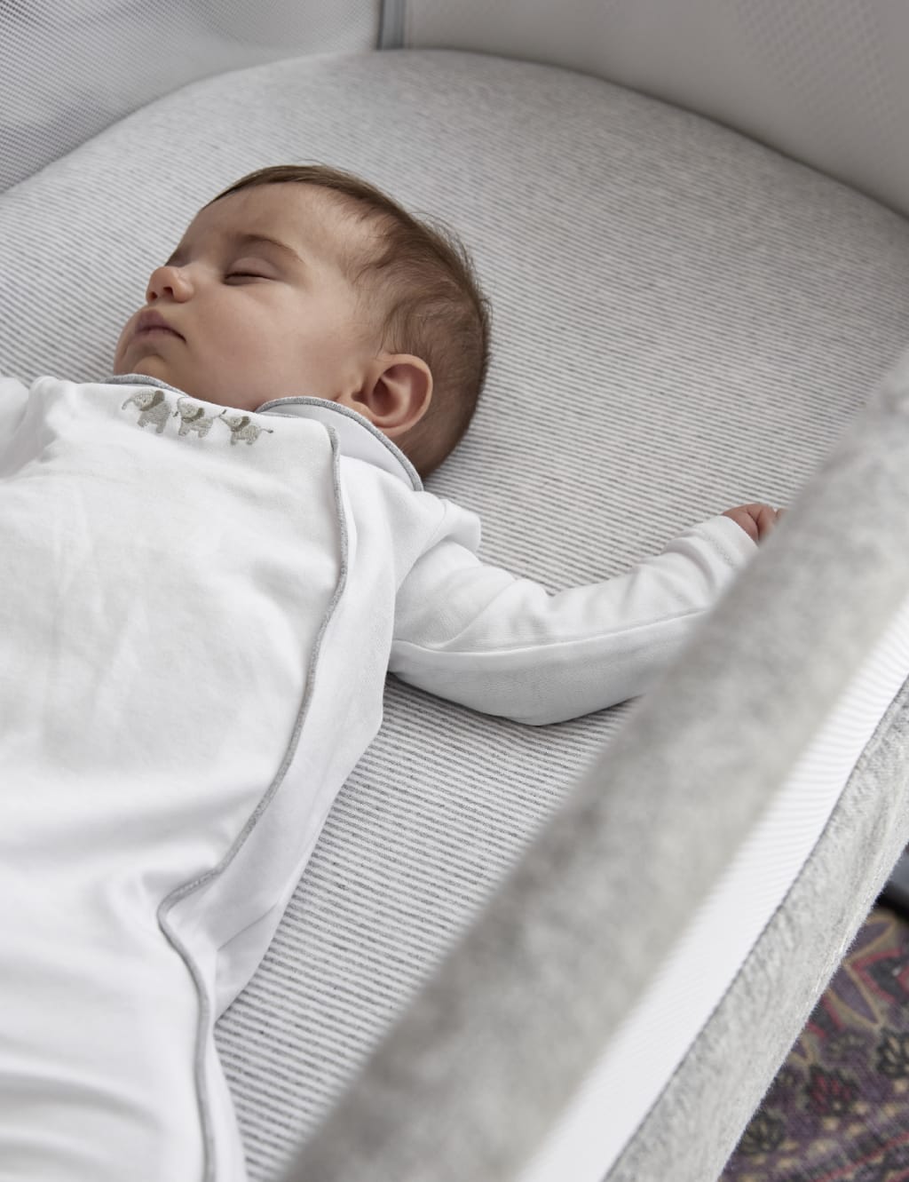 Lua Bedside Crib 6 of 10