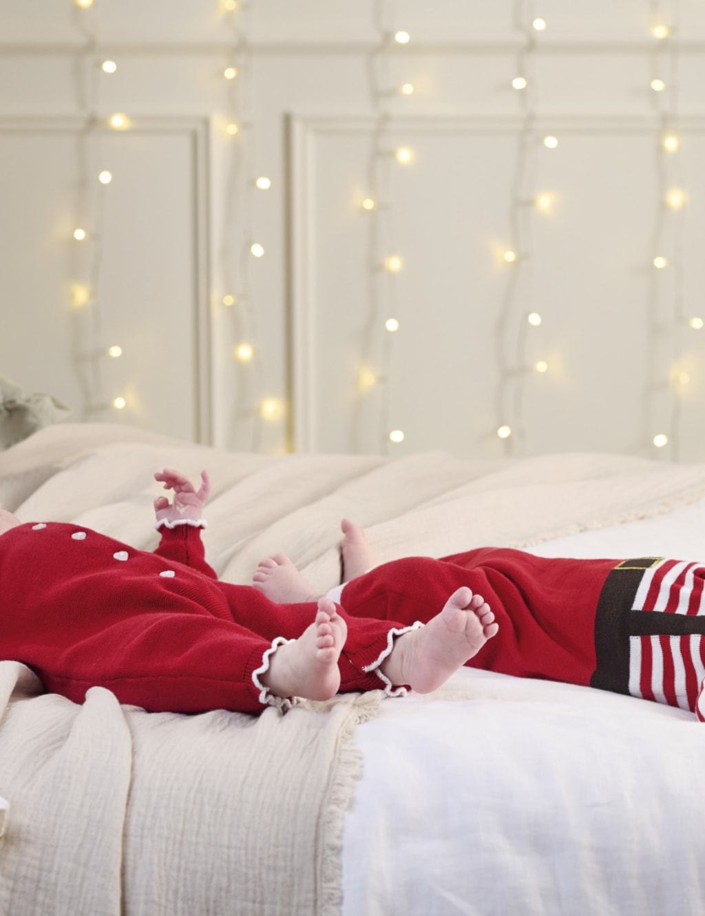 Santa Christmas Knitted Romper (0-18 Mths) 3 of 6