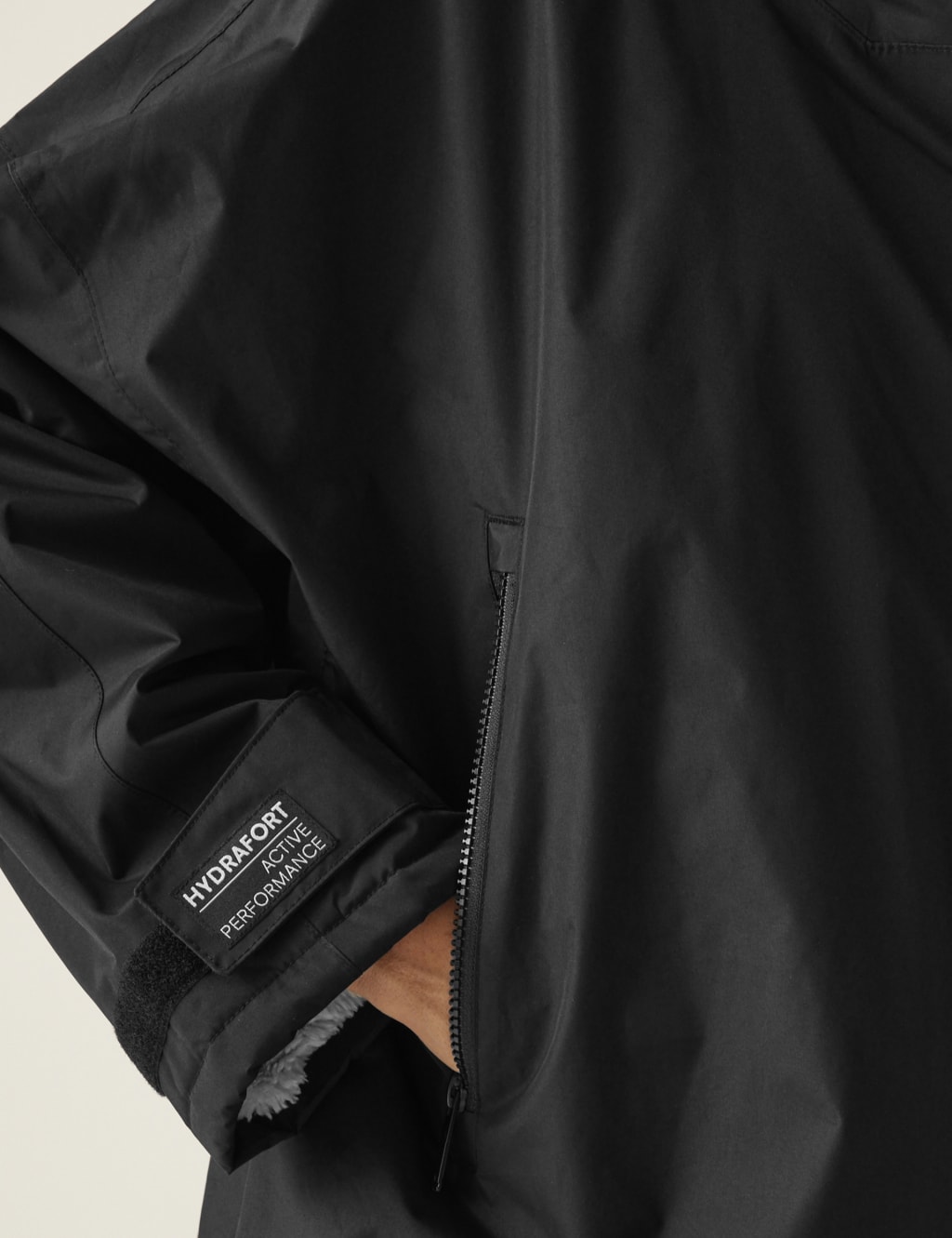 Waterproof Unisex Changing Robe 5 of 8