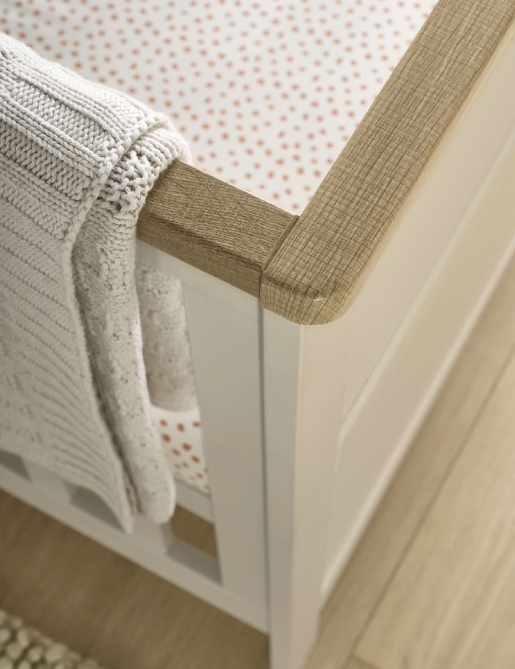 Wedmore Adjustable Cotbed 2 of 6