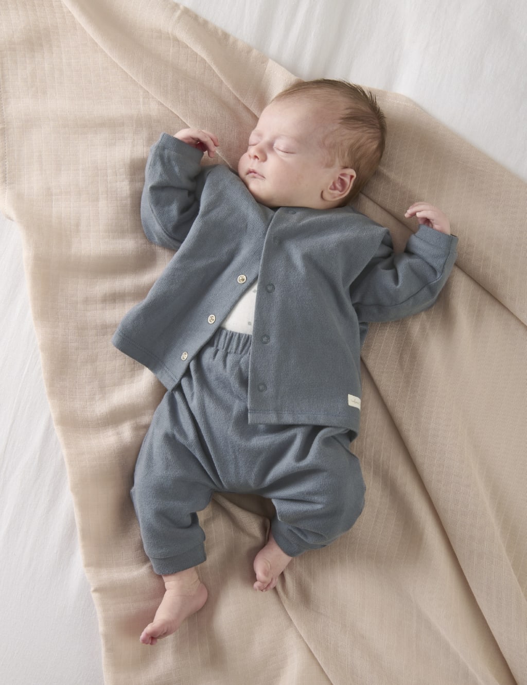 3pc Pure Cotton Whale Print Outfit (0-12 Mths) 2 of 7