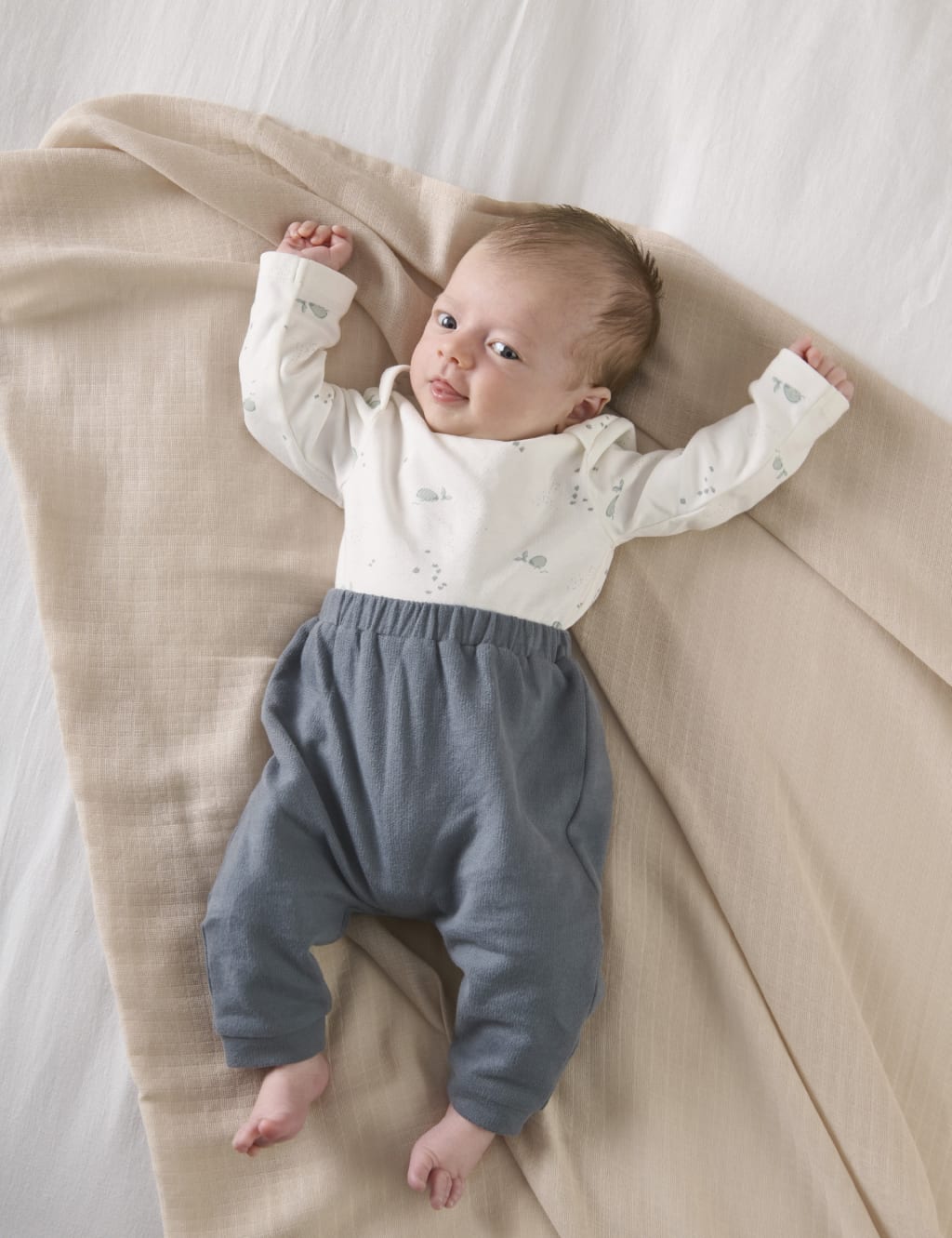 3pc Pure Cotton Whale Print Outfit (0-12 Mths) 3 of 7