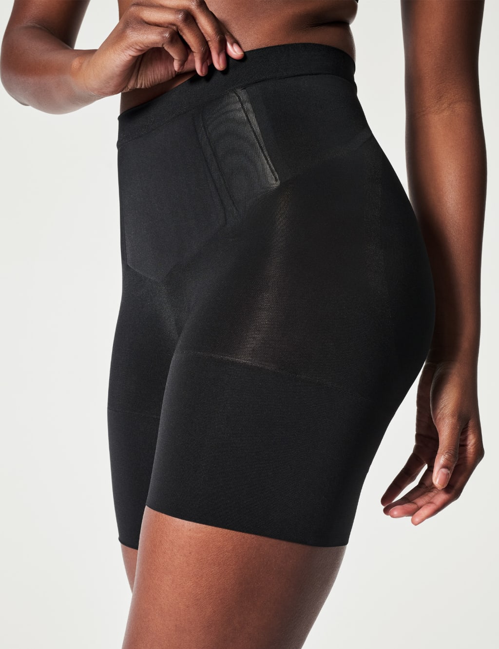 Oncore Firm Control Mid Thigh Shorts SPANX M S