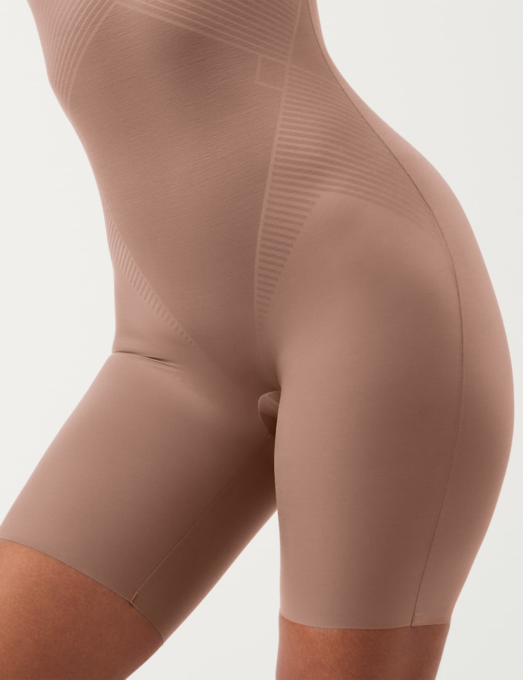 Thinstincts 2.0 Medium Control Open Bust Shaping Body 4 of 4