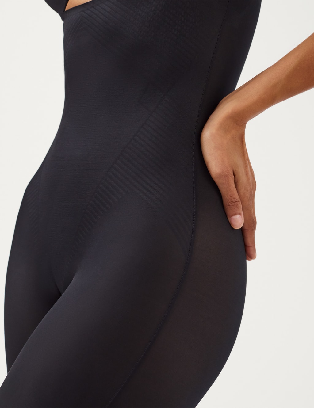 Thinstincts 2.0 Medium Control Open Bust Shaping Body 4 of 4