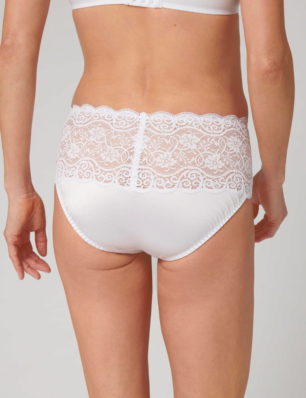 Amourette 300 All Over Lace Full Briefs 3 of 3