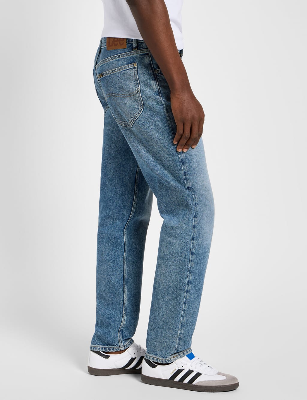 Relaxed Tapered Fit Jeans