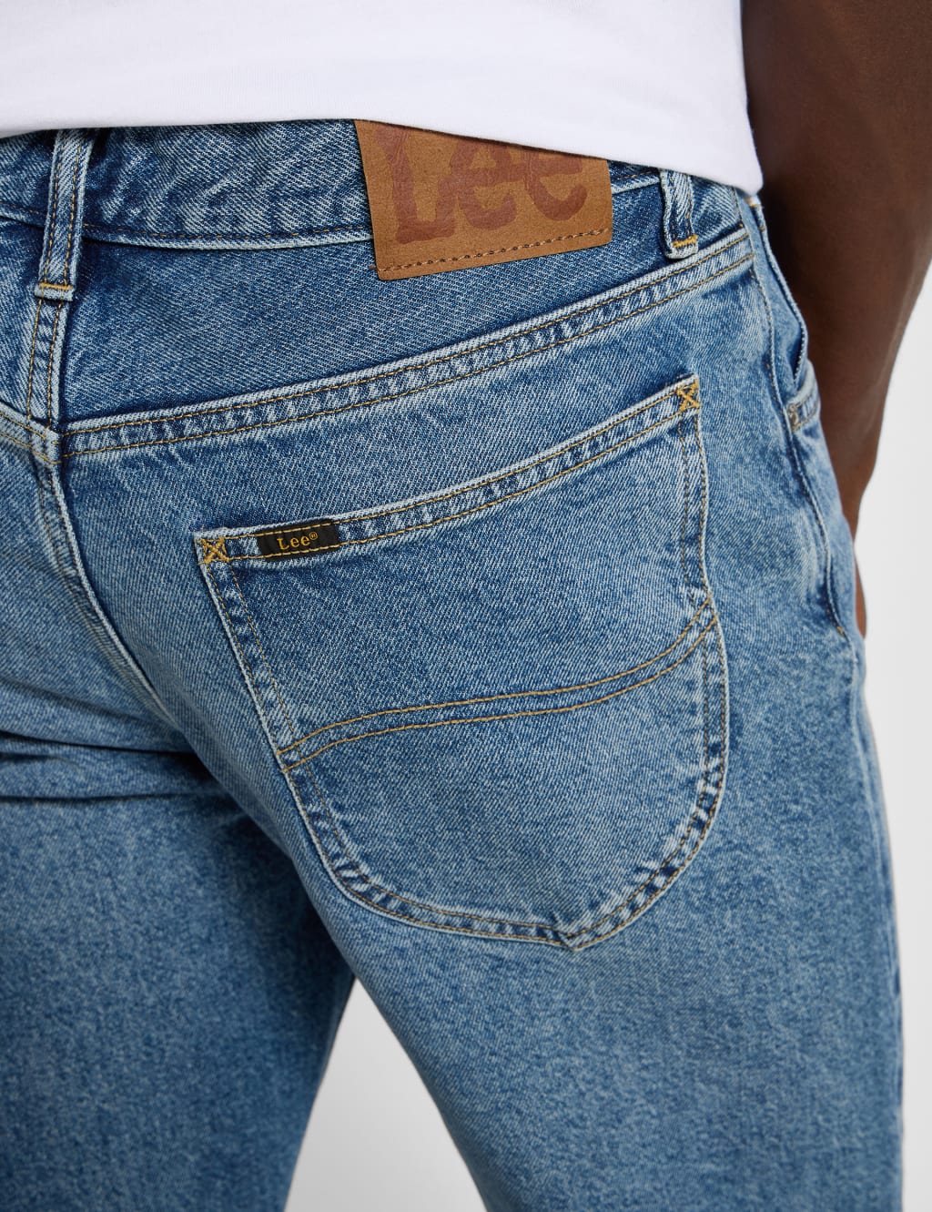 Relaxed Tapered Fit Jeans