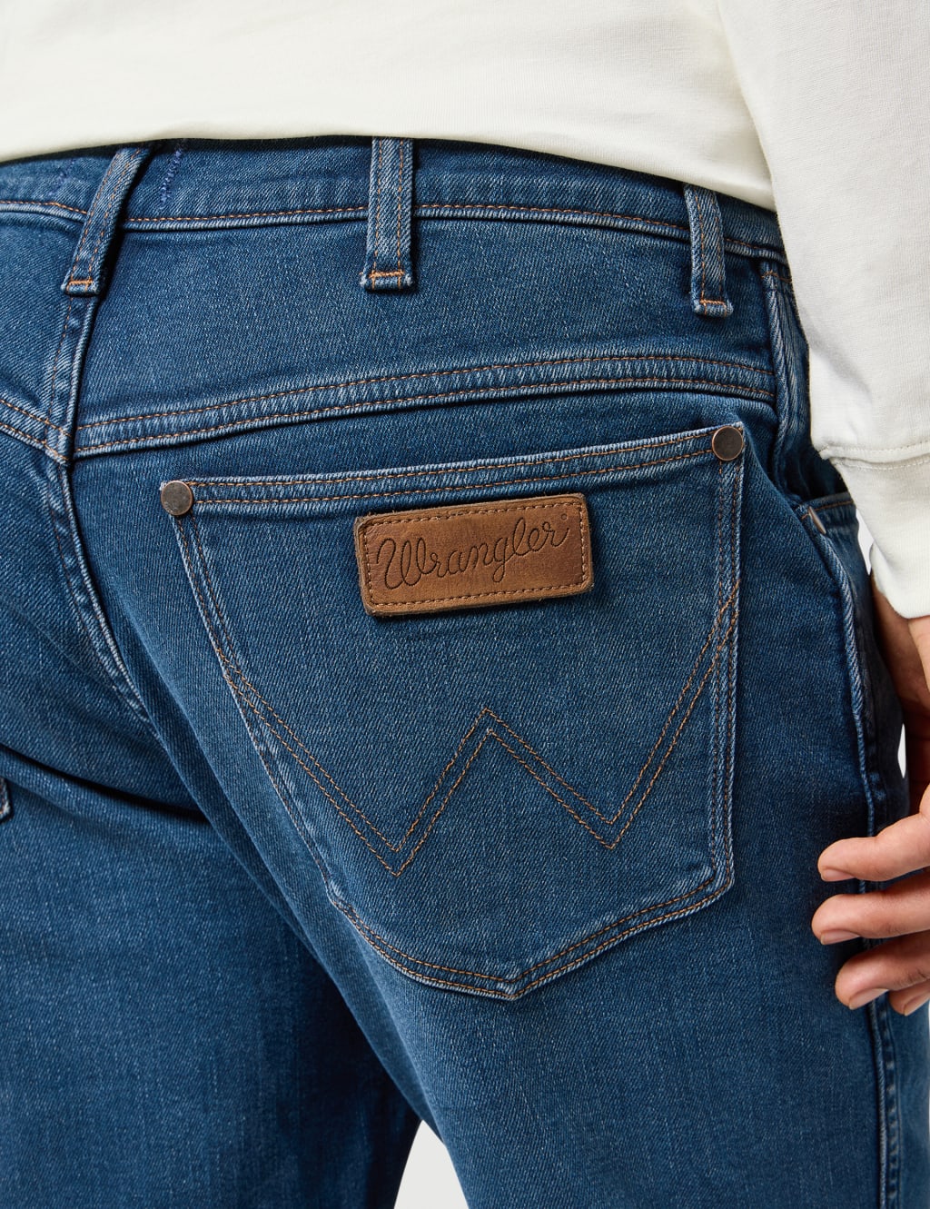 Wrangler tapered fit jeans hot sale