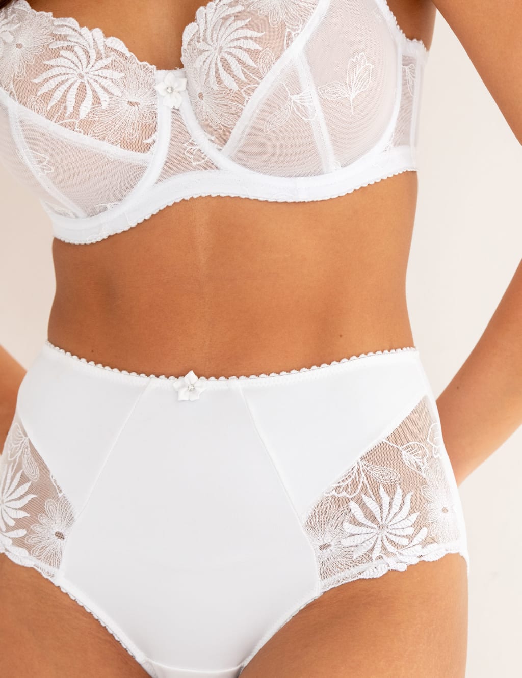 St Tropez Wired Full Cup Bra C-J 3 of 5