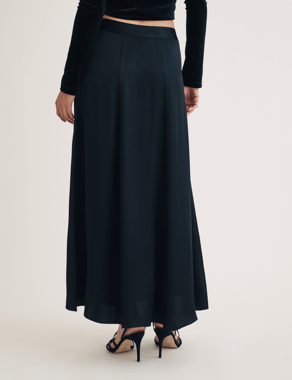 Pleated maxi skirt size 18 clearance