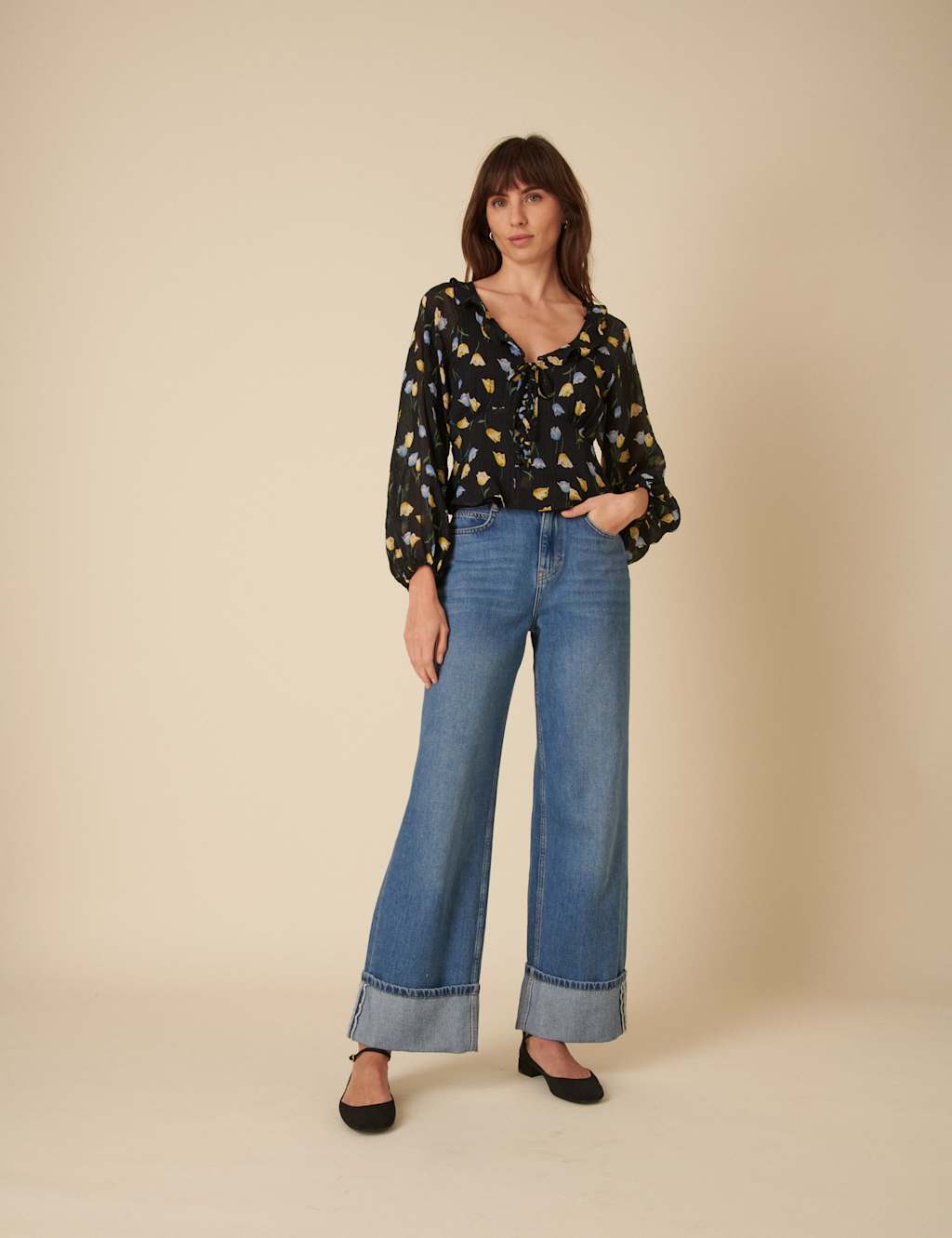 Floral V-Neck Tie Detail Fitted Blouse 2 of 4