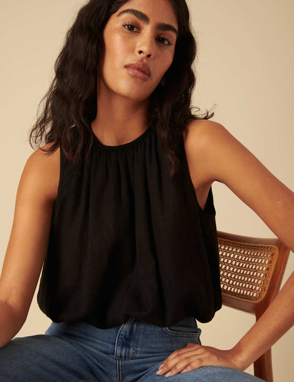 Linen Rich Bubble Hem Vest 2 of 6