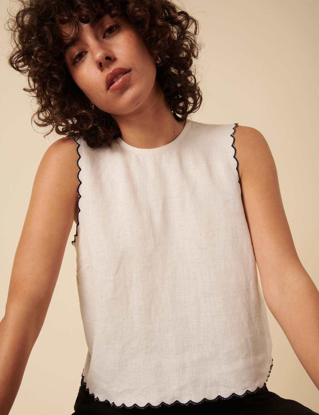 Linen Rich Scallop Split Back Vest 4 of 5