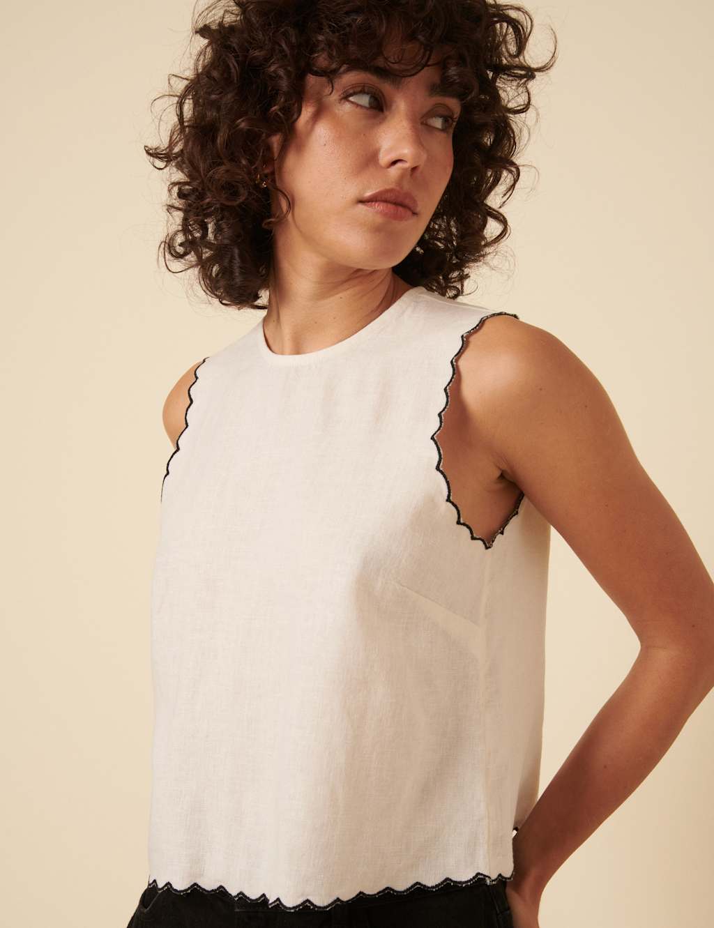 Linen Rich Scallop Split Back Vest 5 of 5