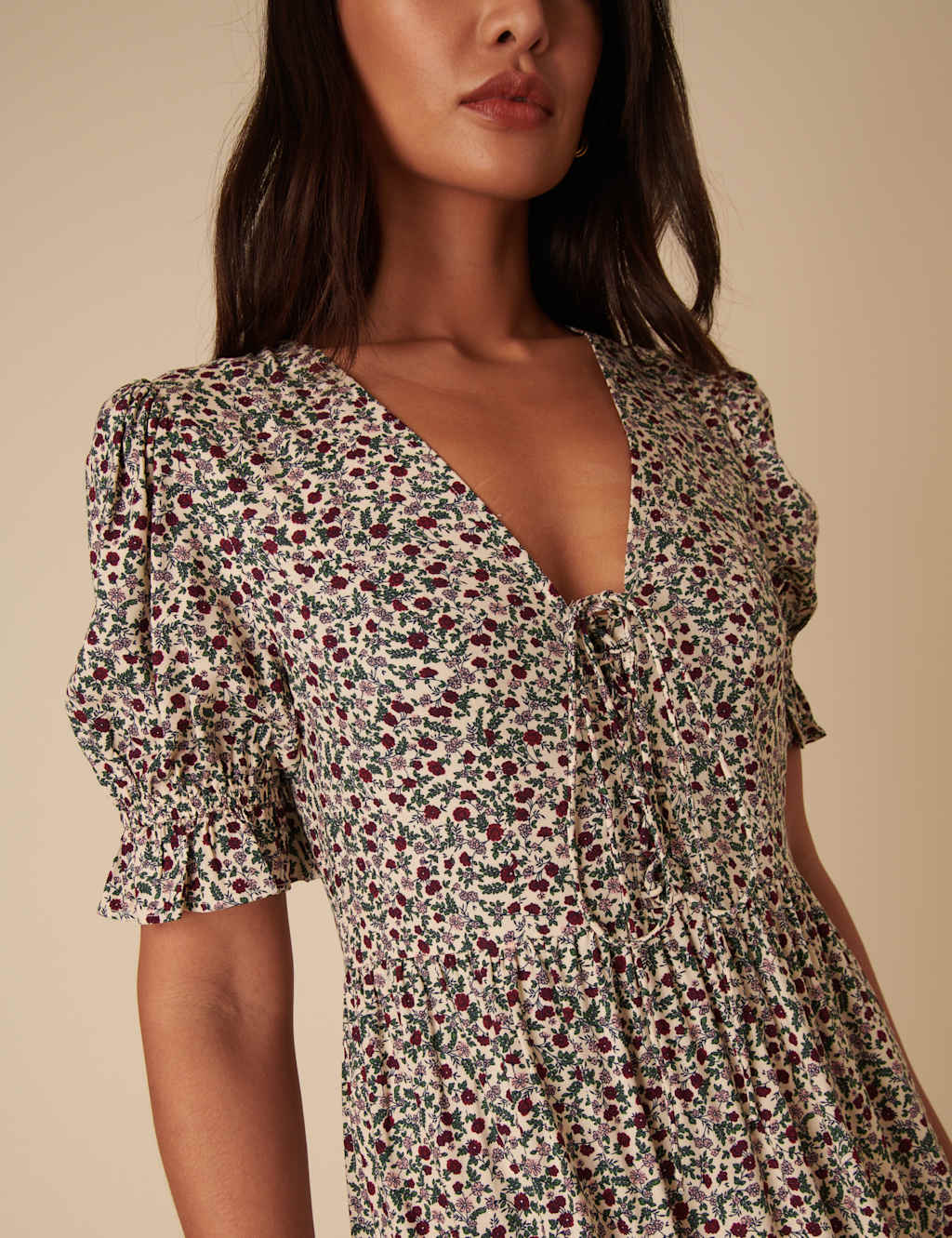 Floral V-Neck Midaxi Waisted Dress 4 of 5