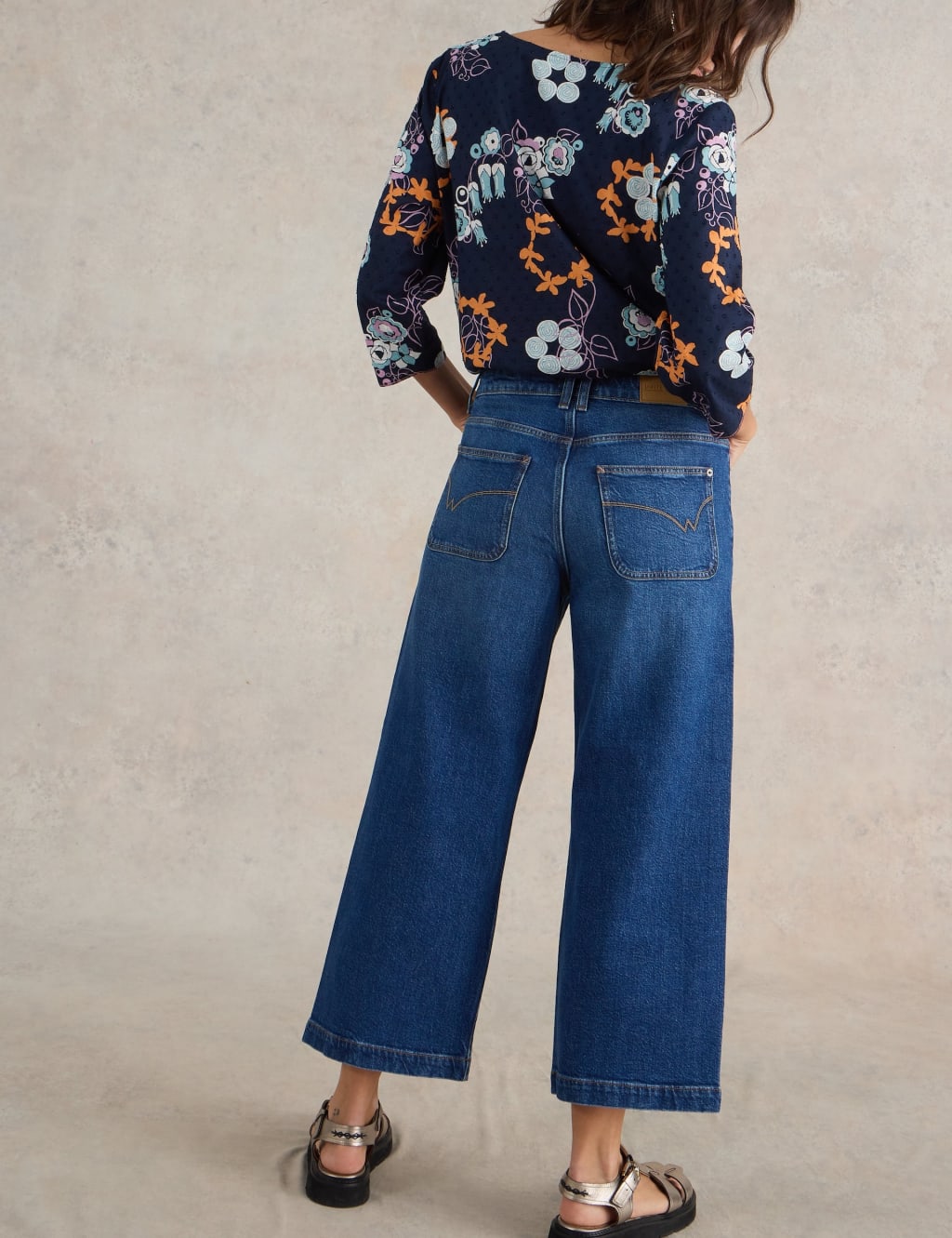 Mid Rise Wide Leg Cropped Jeans 3 of 6