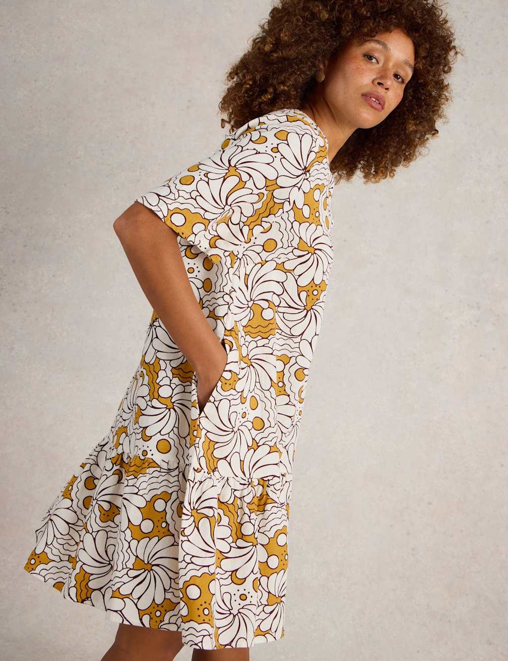 Linen-Rich Floral Knee Length Swing Dress 4 of 6