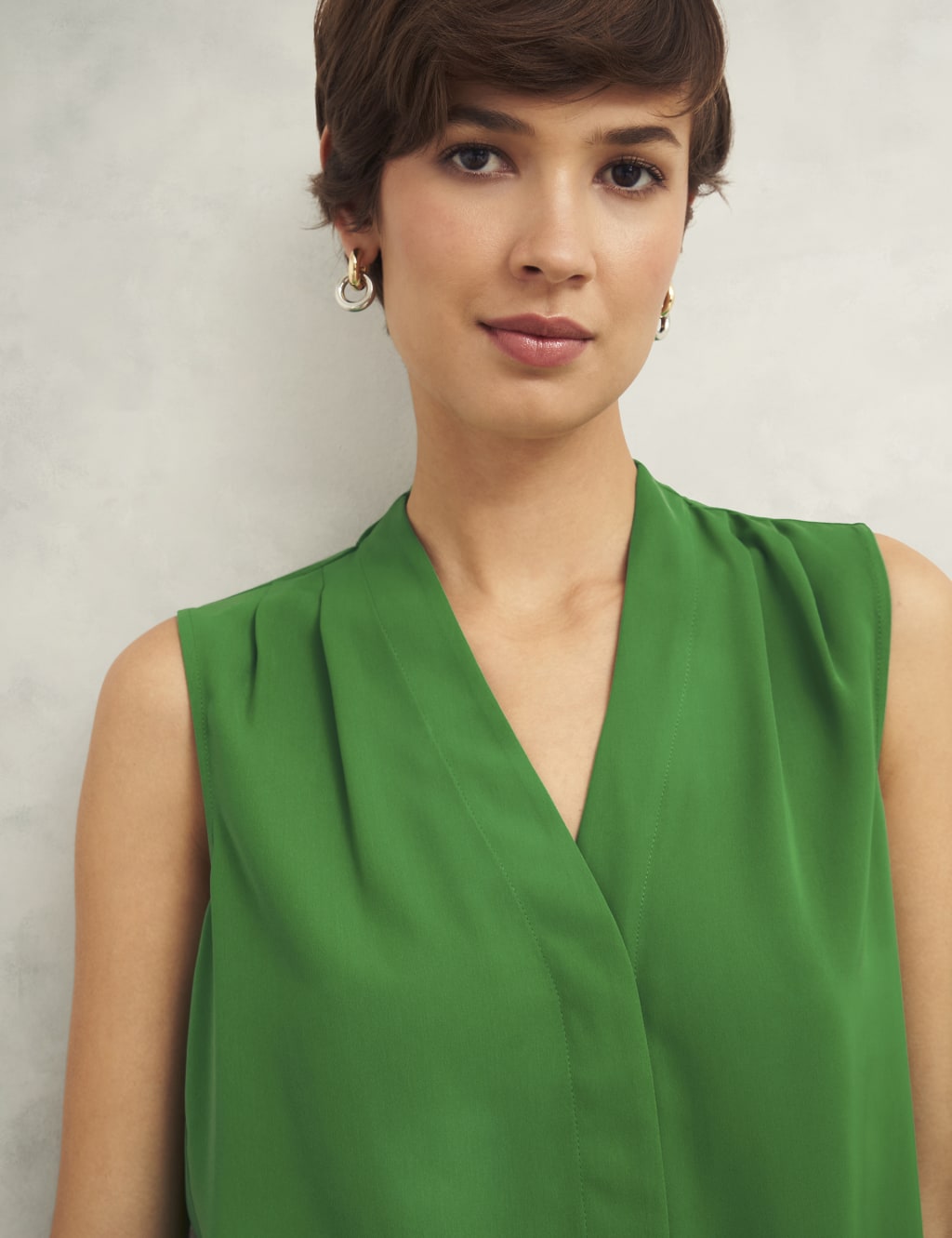 V-Neck Sleeveless Blouse 4 of 5
