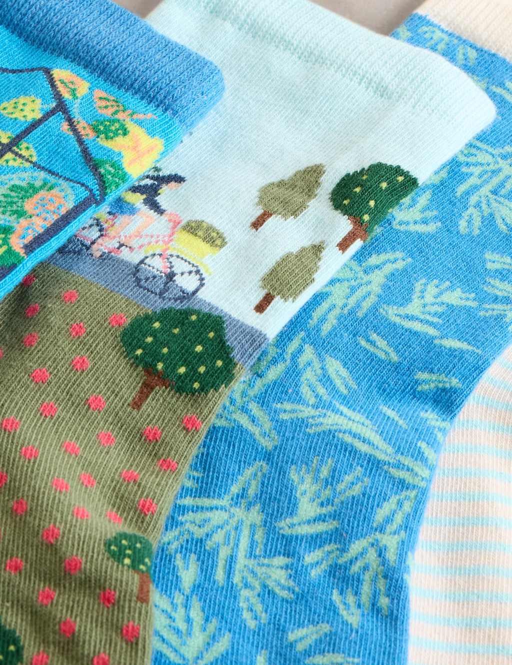 4pk Cotton Rich Patterned Ankle High Socks 4 of 4