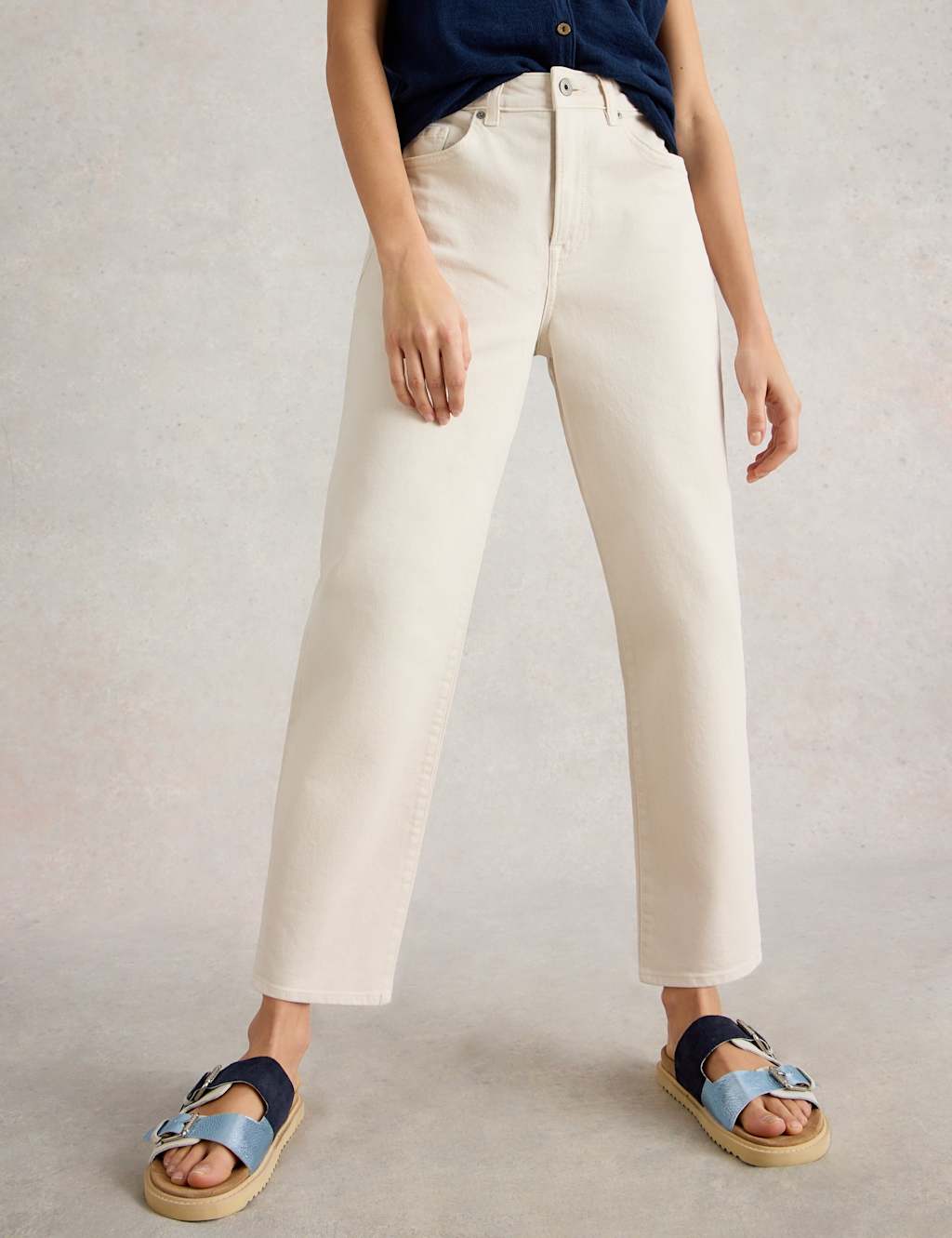 Mid Rise Tapered Cropped Jeans 2 of 4