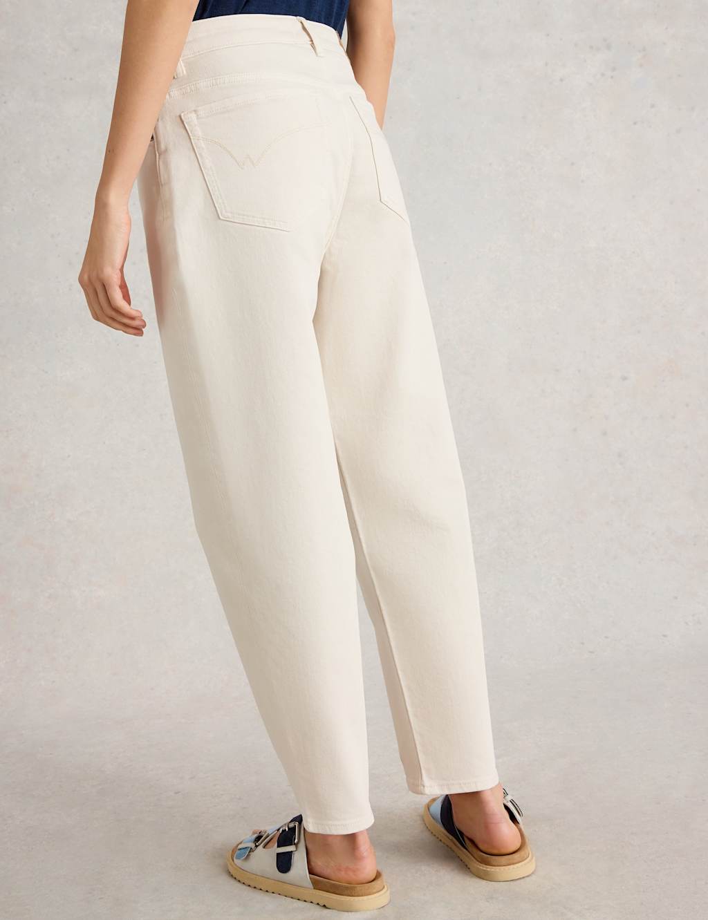 Mid Rise Tapered Cropped Jeans 3 of 4