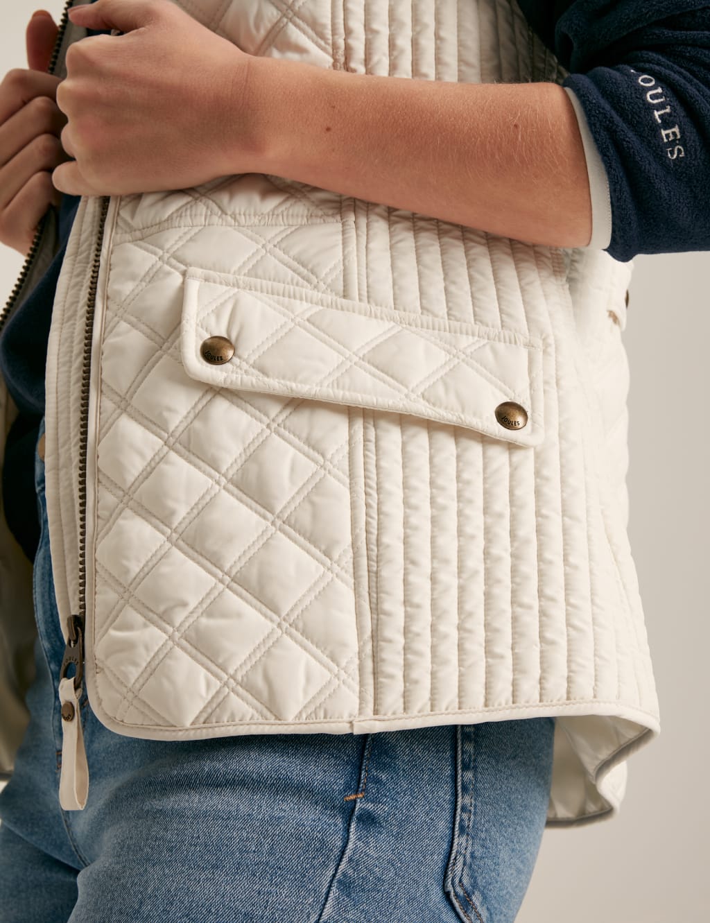 Textured Quilted Gilet 6 of 9