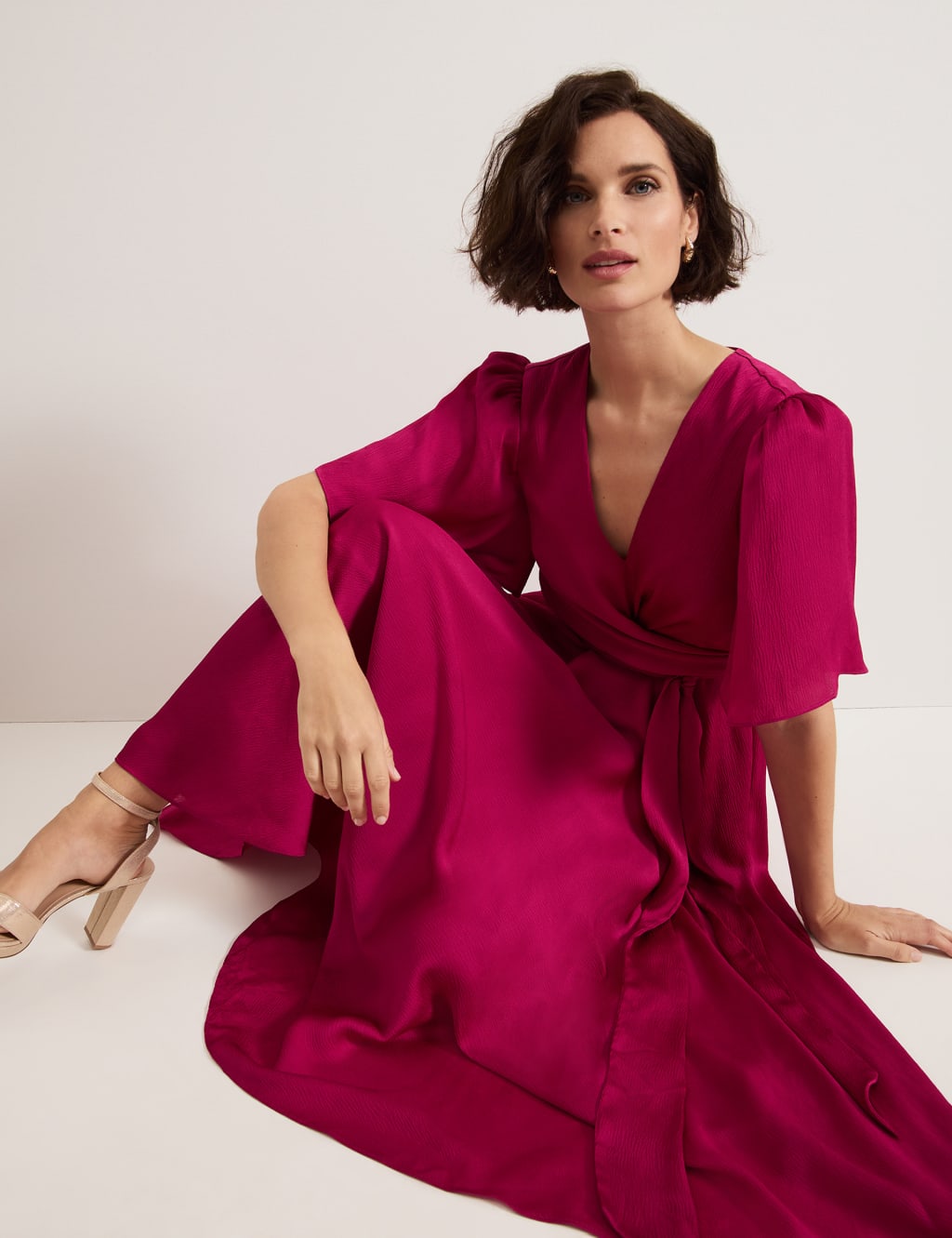 Textured V-Neck Tie Front Midi Wrap Dress 5 of 8