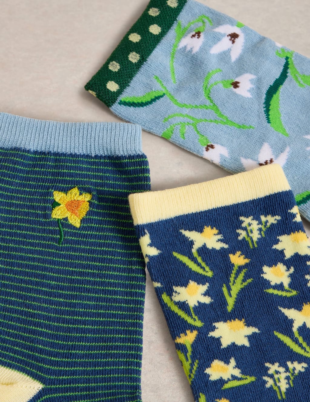 3pk Cotton Rich Floral Ankle High Socks 2 of 2