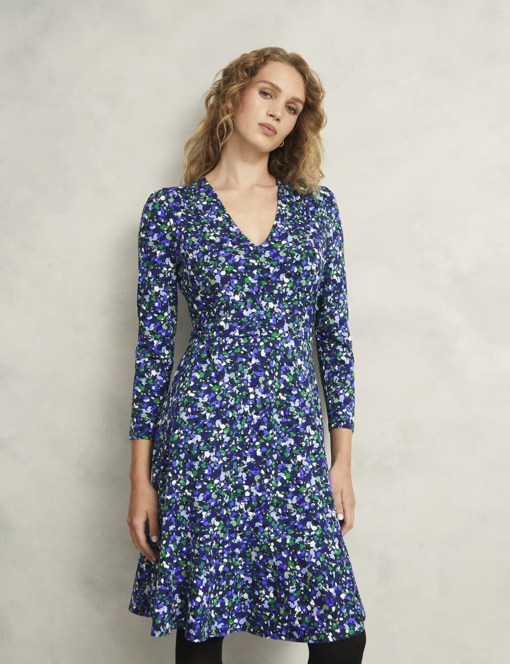 Jersey Floral V-Neck Knee Length Skater Dress 3 of 9