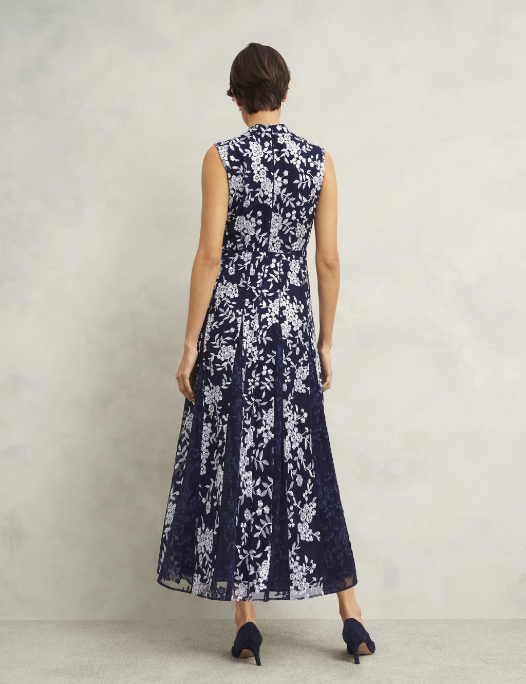 Floral Embroidered V-Neck Midaxi Dress 3 of 9