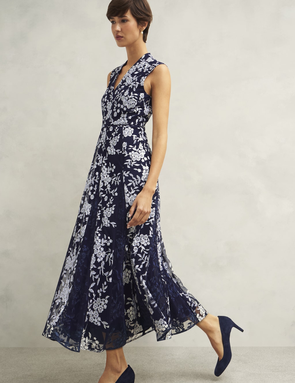 Floral Embroidered V-Neck Midaxi Dress 4 of 9
