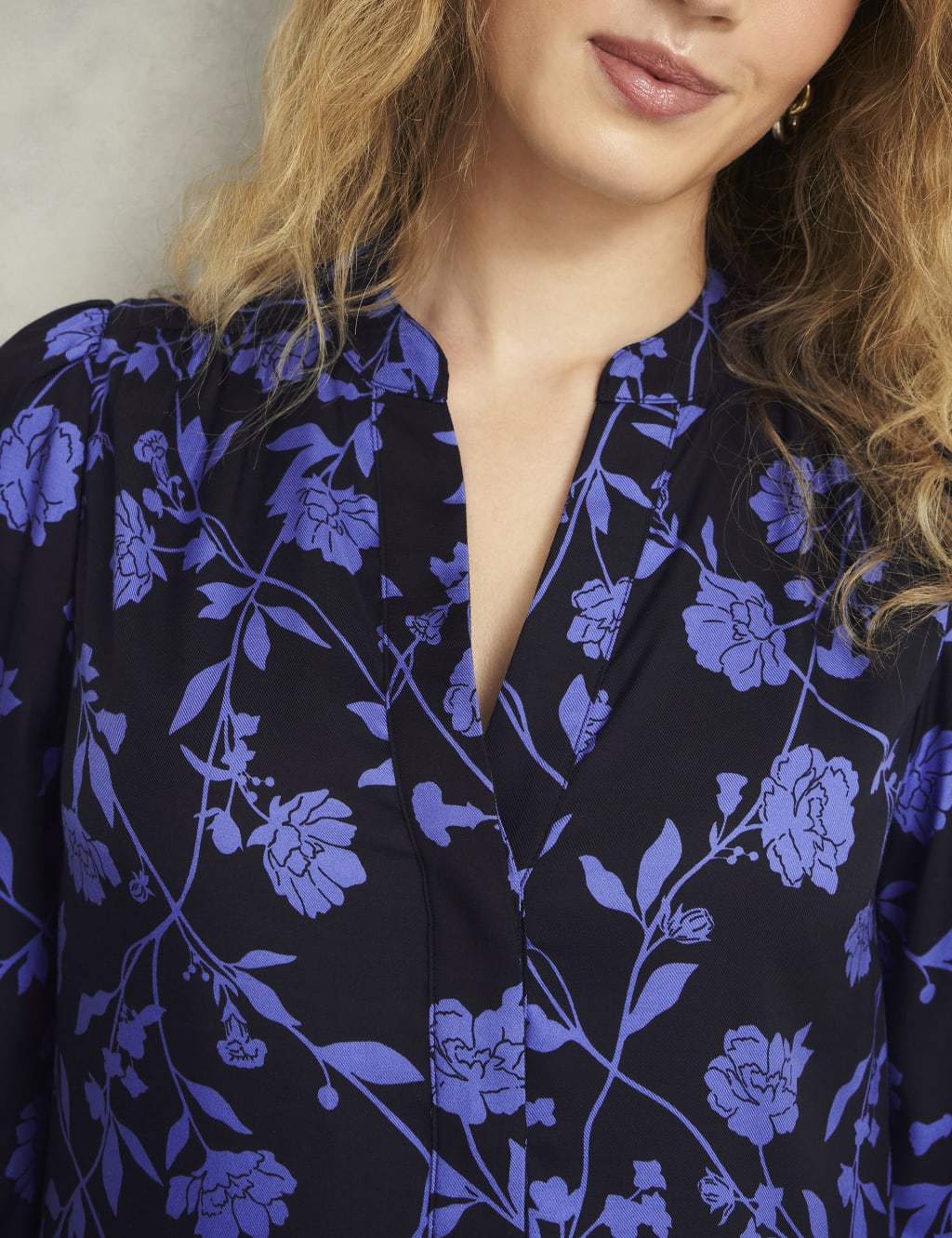 Floral V-Neck Knee Length Shift Dress 3 of 9