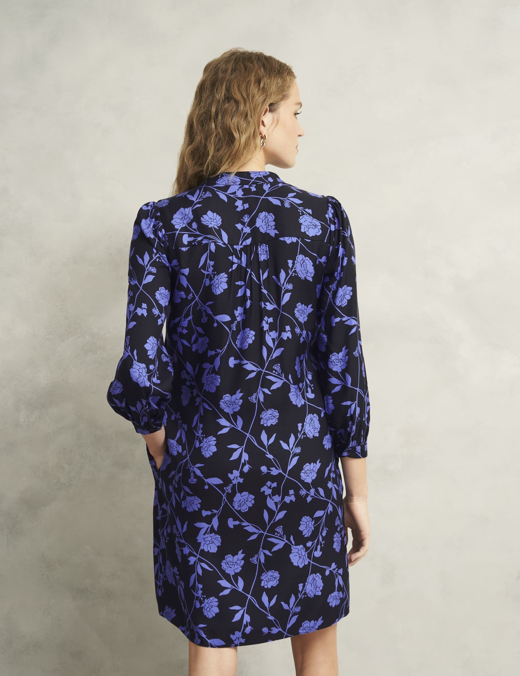 Floral V-Neck Knee Length Shift Dress 4 of 9