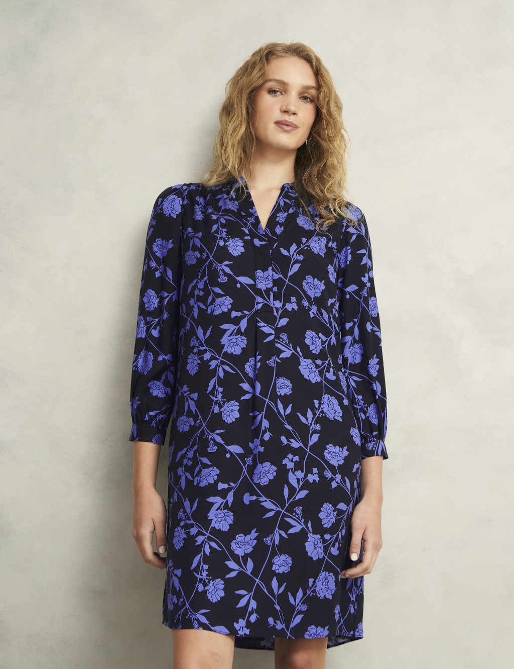 Floral V-Neck Knee Length Shift Dress 5 of 9