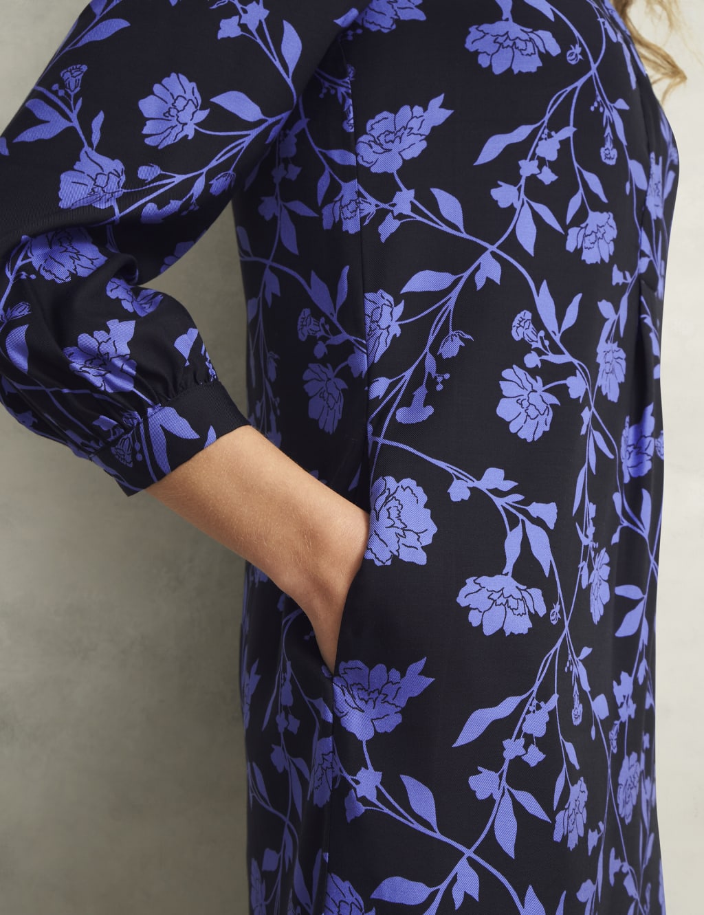 Floral V-Neck Knee Length Shift Dress 6 of 9