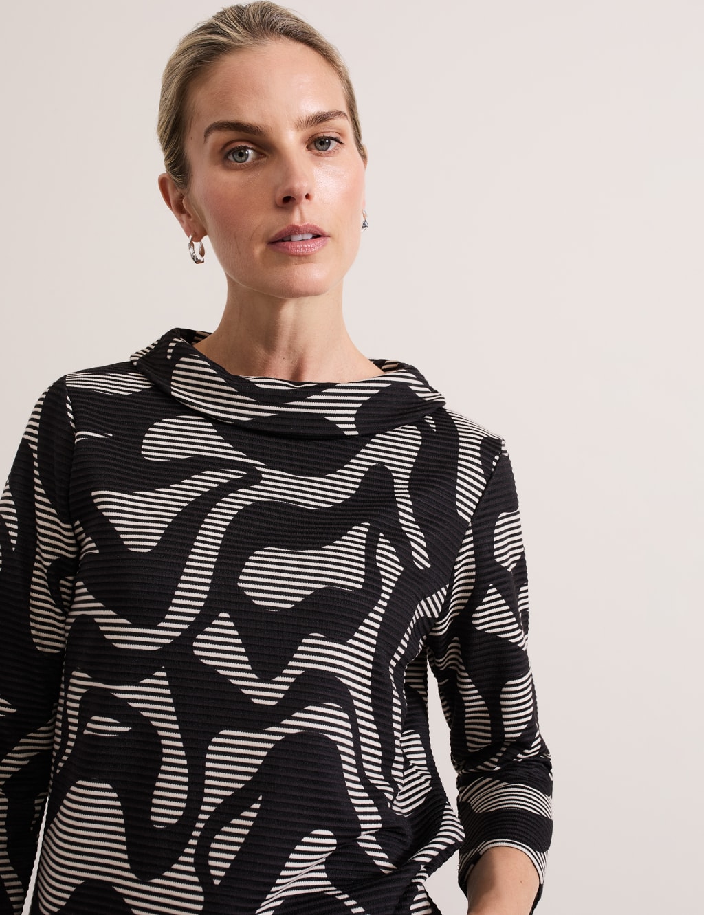 Cotton Rich Textured Abstract Top QT 5 of 6