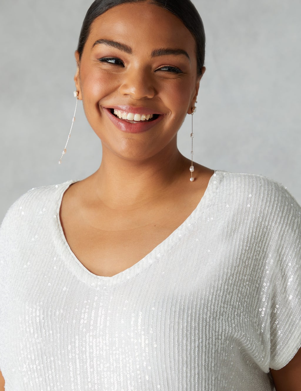 Sequin V-Neck Relaxed T-Shirt 4 of 5