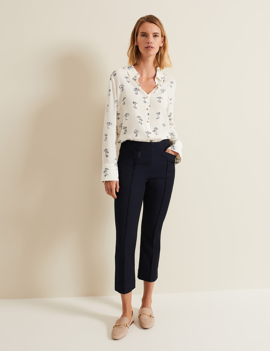 Cotton Blend Cropped Trousers with Stretch 1 of 6