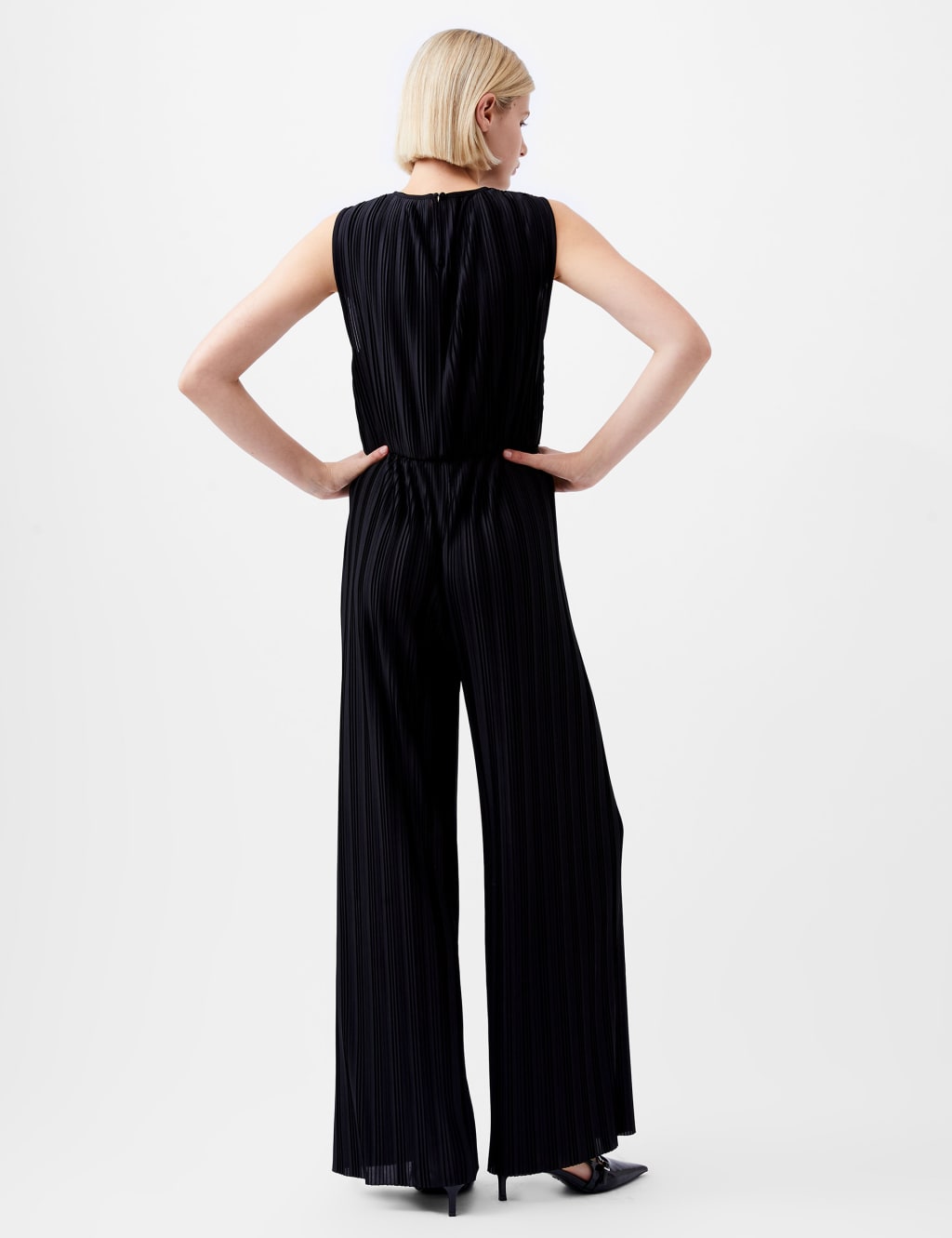 Plissé V-Neck Jumpsuit 3 of 4
