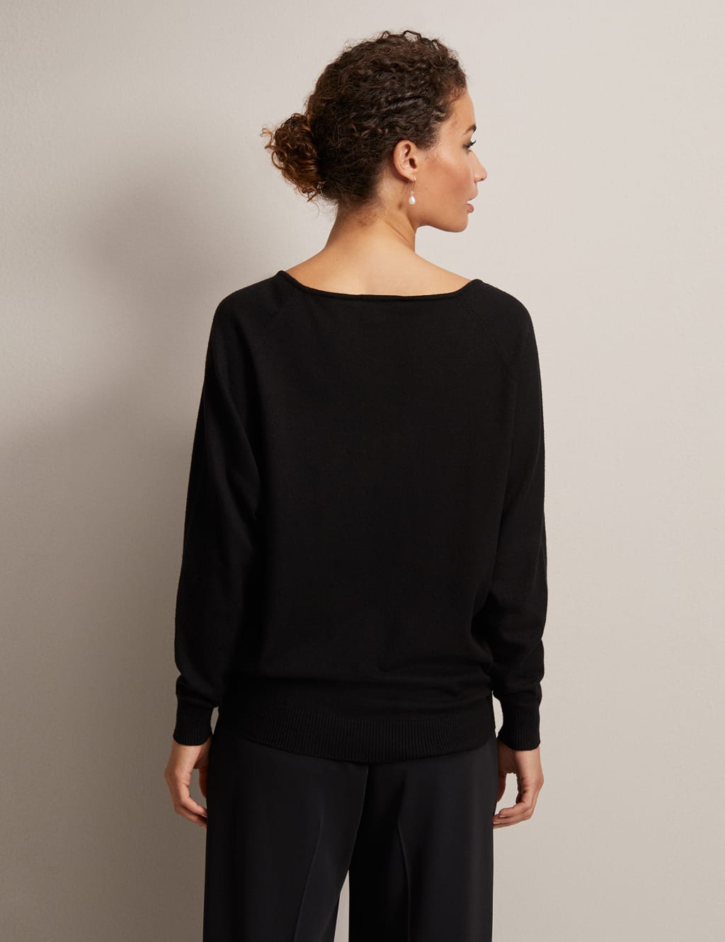 V-Neck Relaxed Jumper 3 of 6