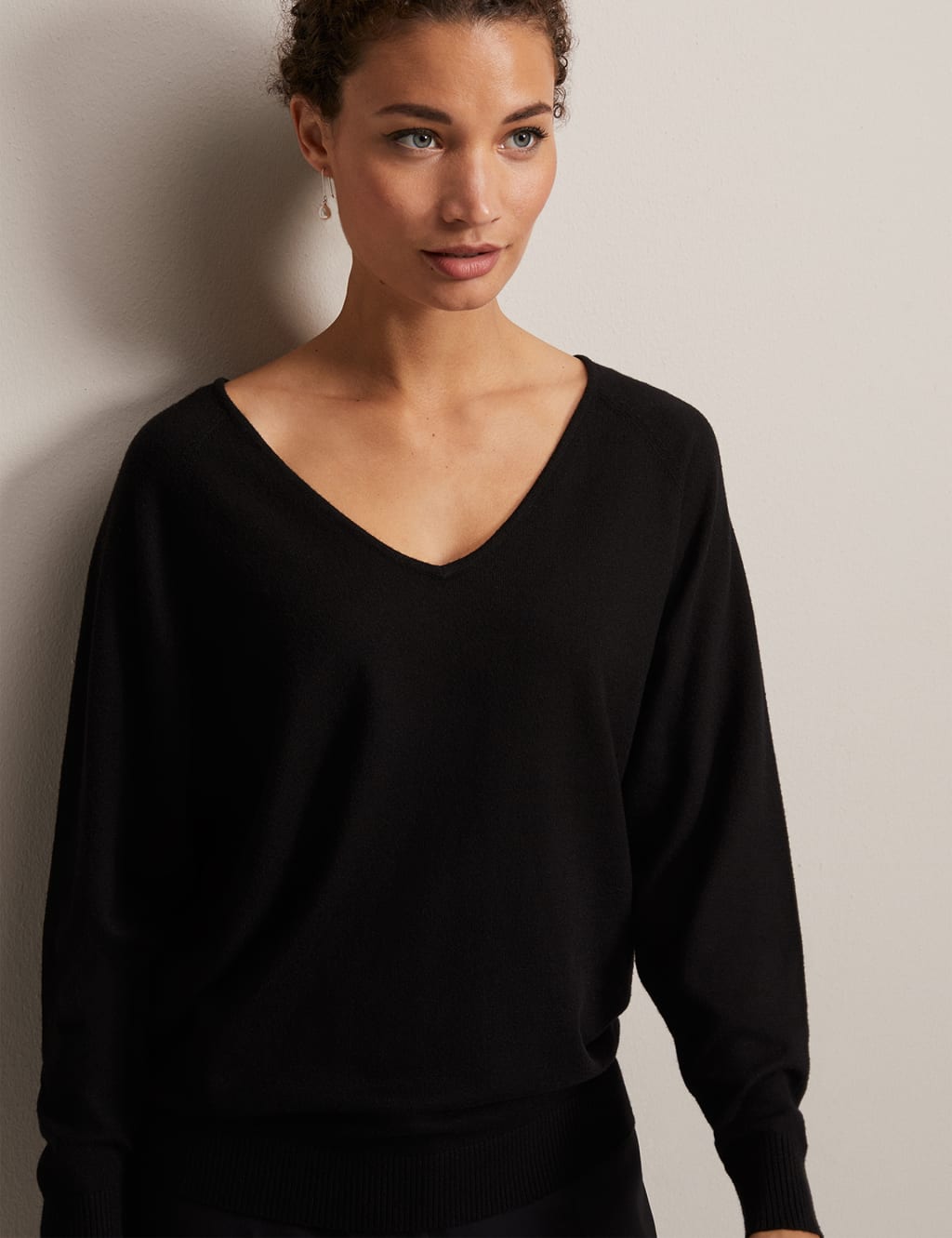 V-Neck Relaxed Jumper 5 of 6