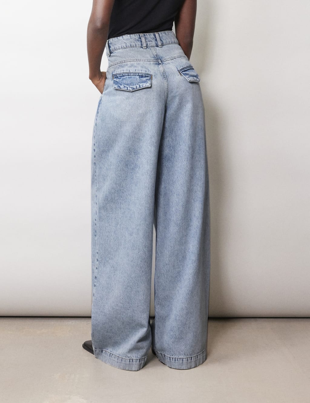 Mid Rise Pleat Front Wide Leg Jeans 4 of 5