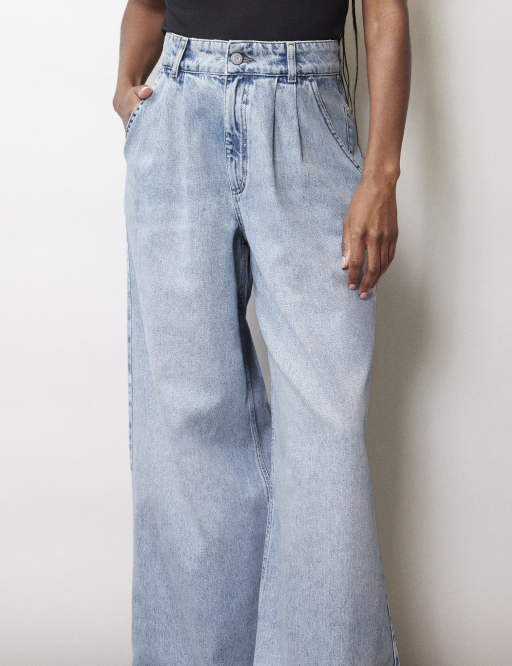 Wide leg pleated jeans on sale