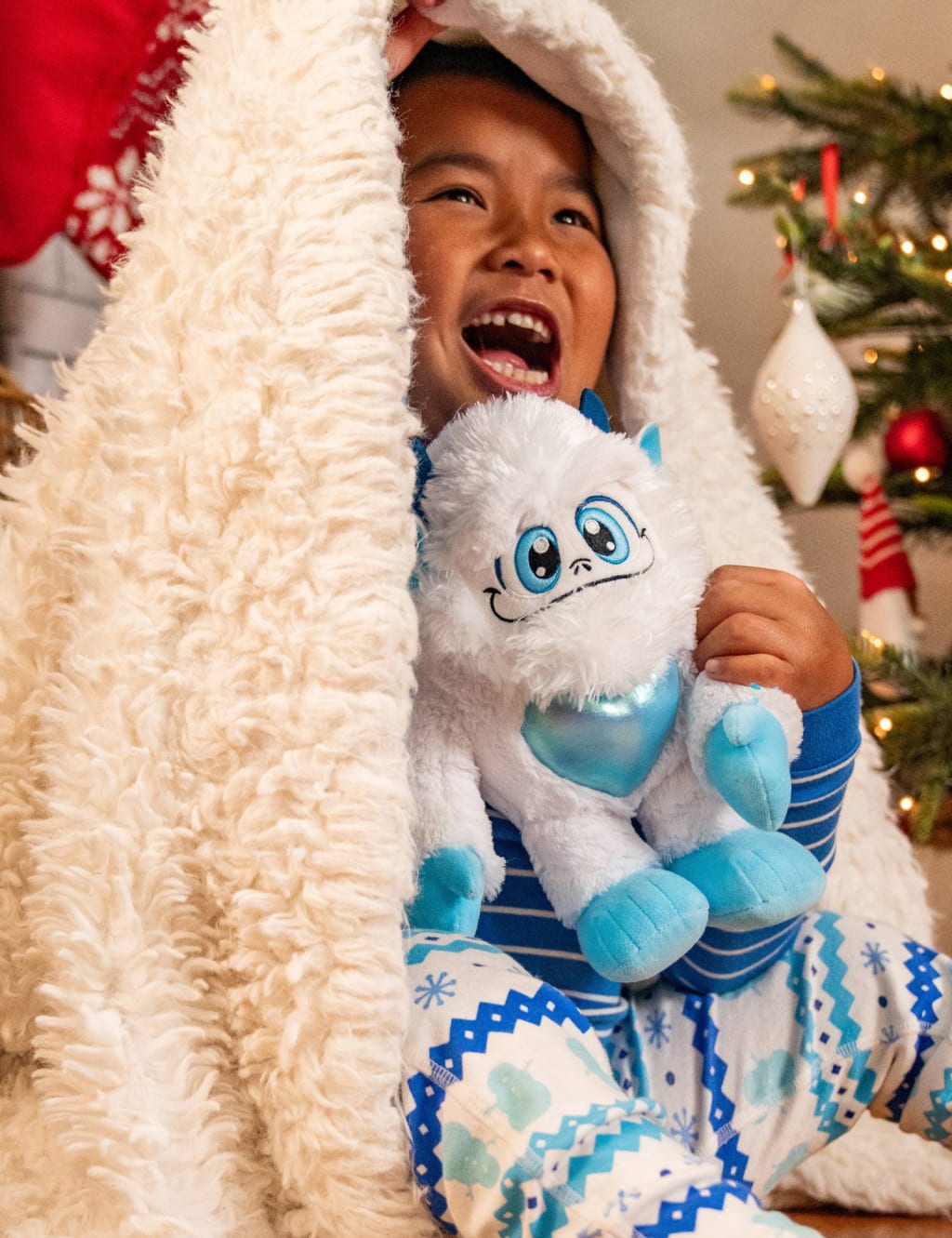 SnoBiggie Yeti Soft Toy & Book (3+ Yrs) 3 of 3