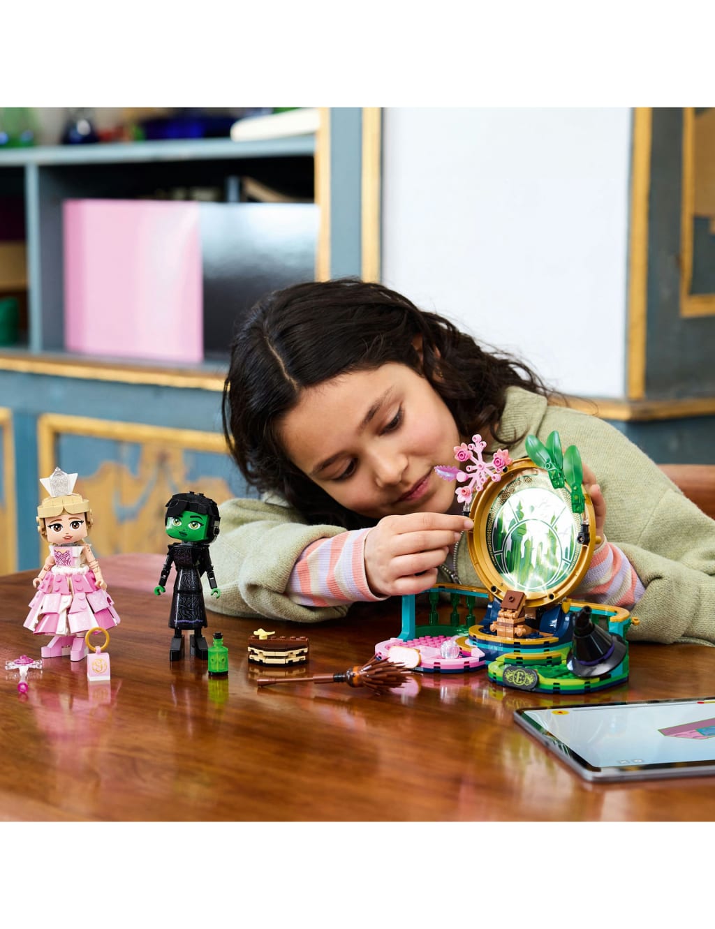 LEGO® Wicked Elphaba & Glinda Figures Fantasy Toy Construction Playset (10+ Yrs) 4 of 4