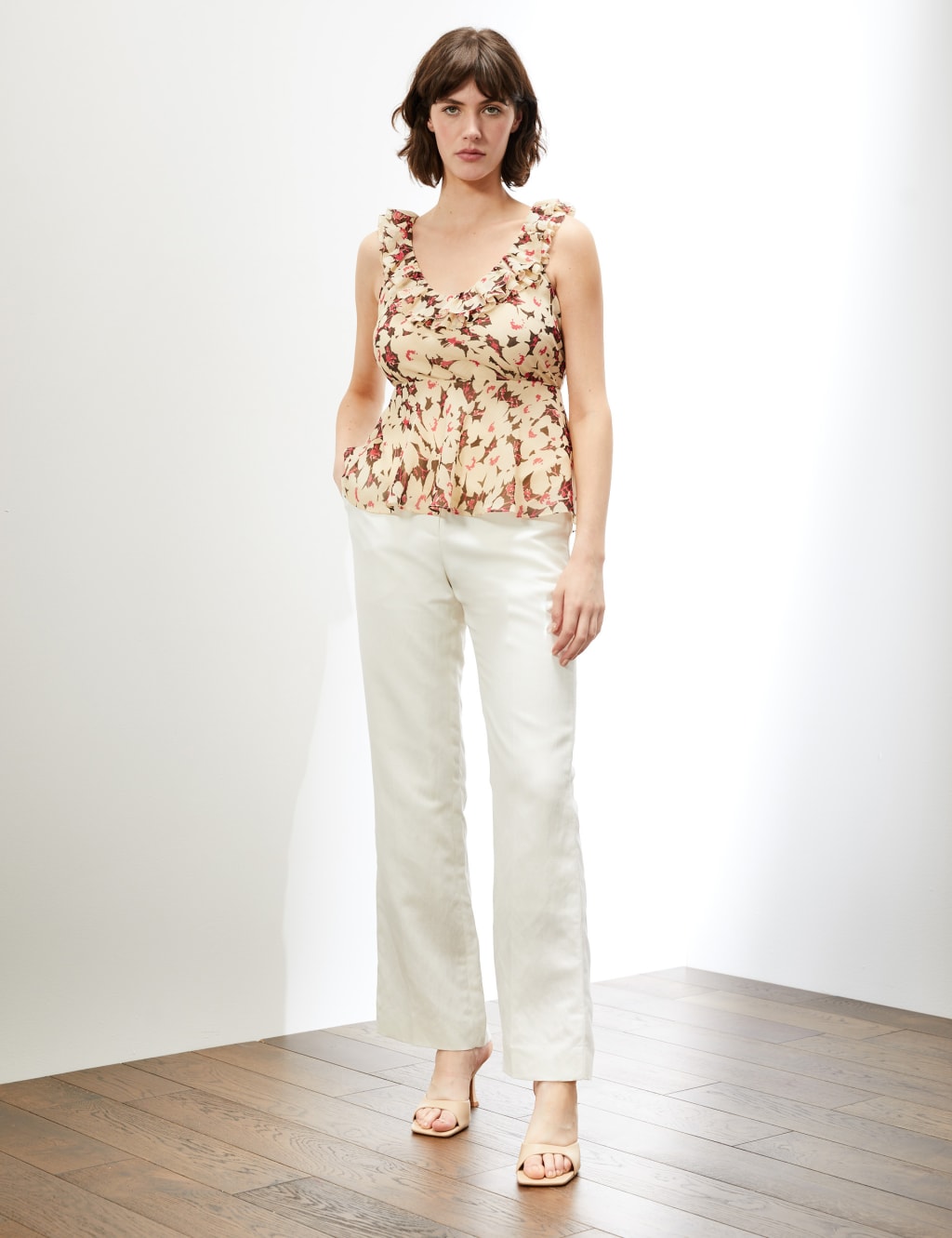 Floral V-Neck Ruffle Sleeveless Blouse 3 of 6