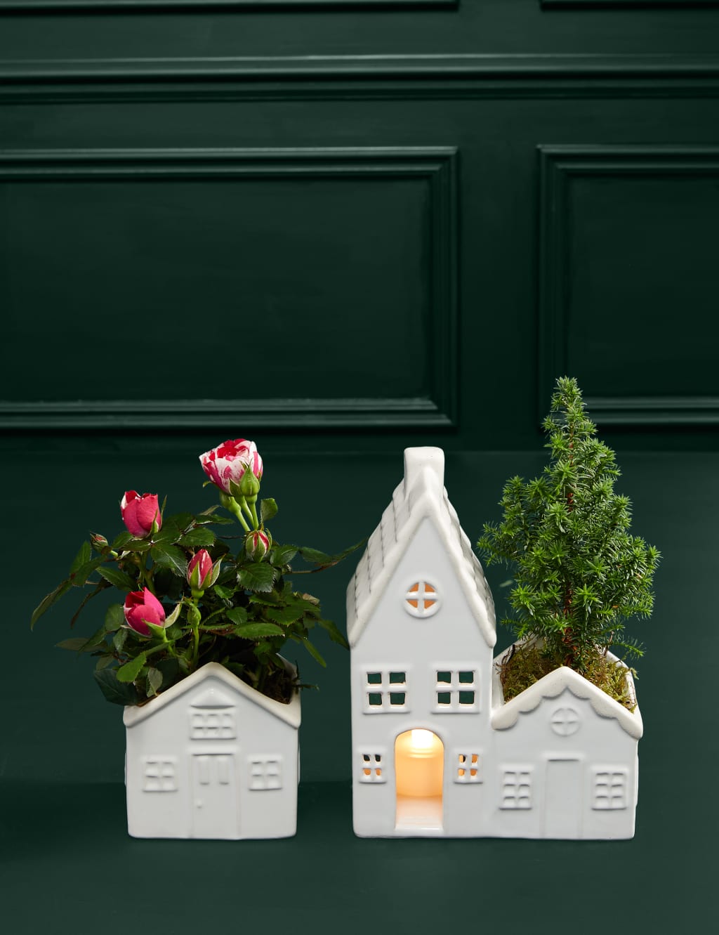 Light Up Houses with Miniature Gigi Rose & Christmas Tree 3 of 4
