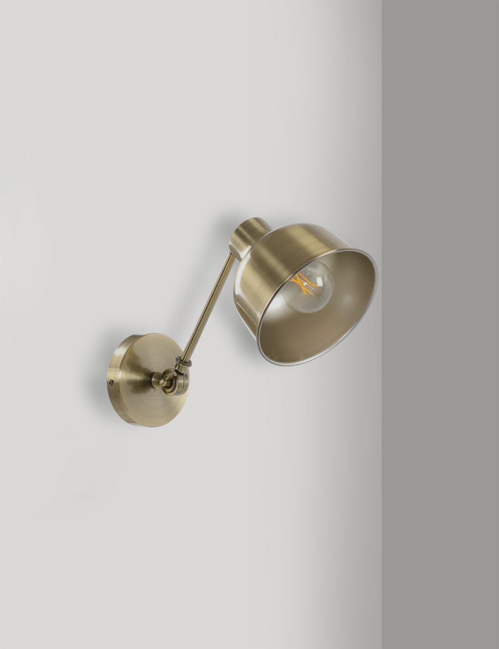 Cambourne Wall Light 1 of 8